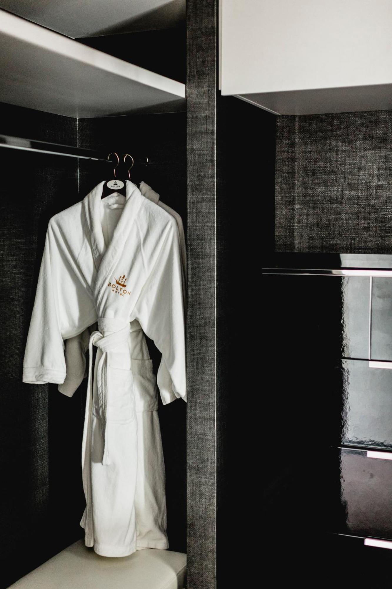 The Residence Suite At Bolton Hotel Wellington Exterior photo